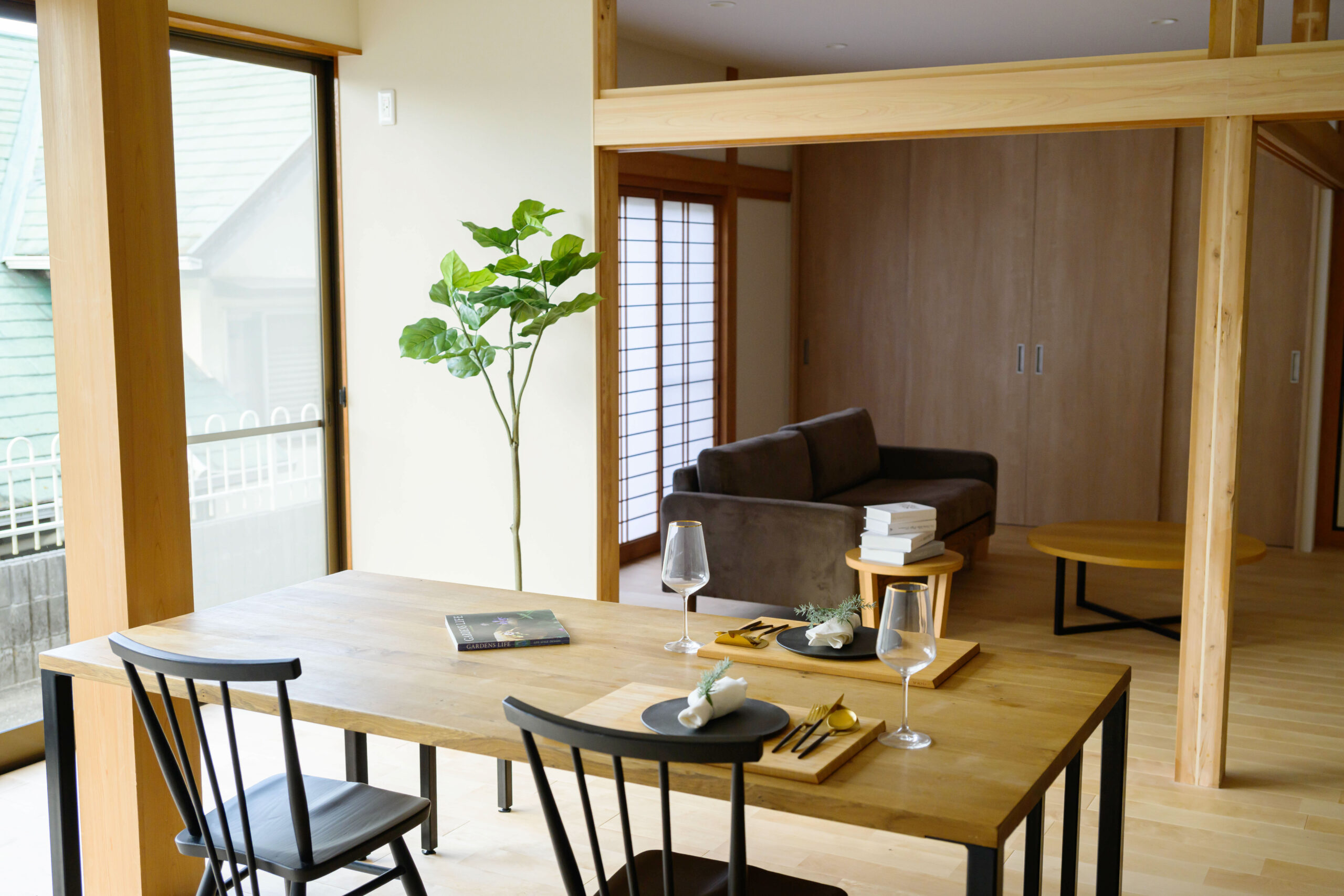 「温故知新」を形にする。築33年の風格を受け継ぎ、建築家と創り上げた和モダン邸宅